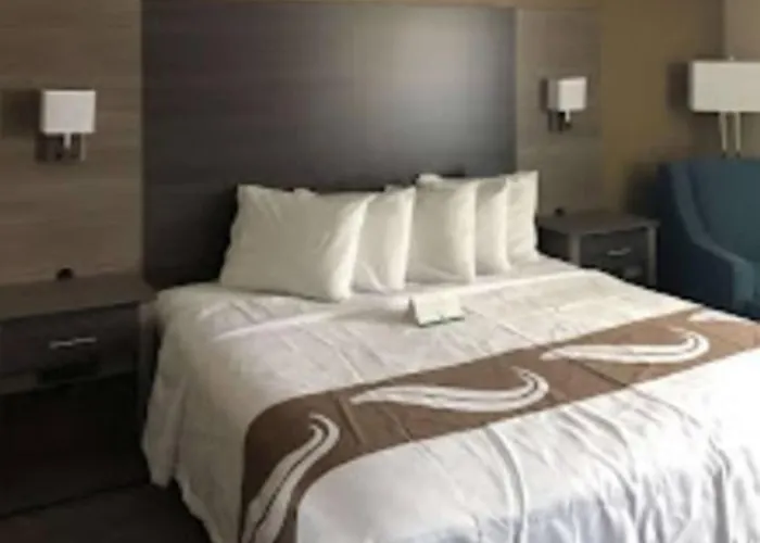 Quality Inn & Suites Roanoke - Fort Worth North