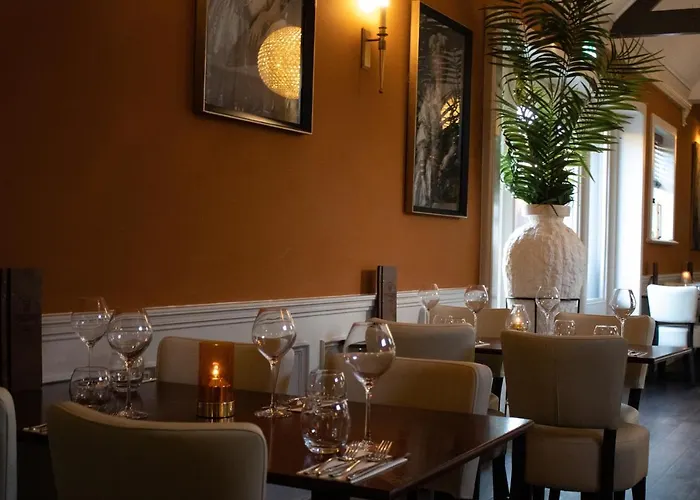 The Wheatsheaf Pub, Kitchen & Rooms