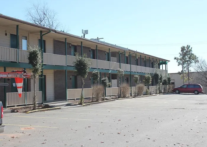 Oak Hill Inn And Suites
