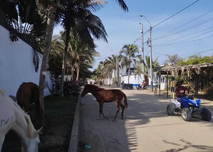 Los Almendros de Máncora