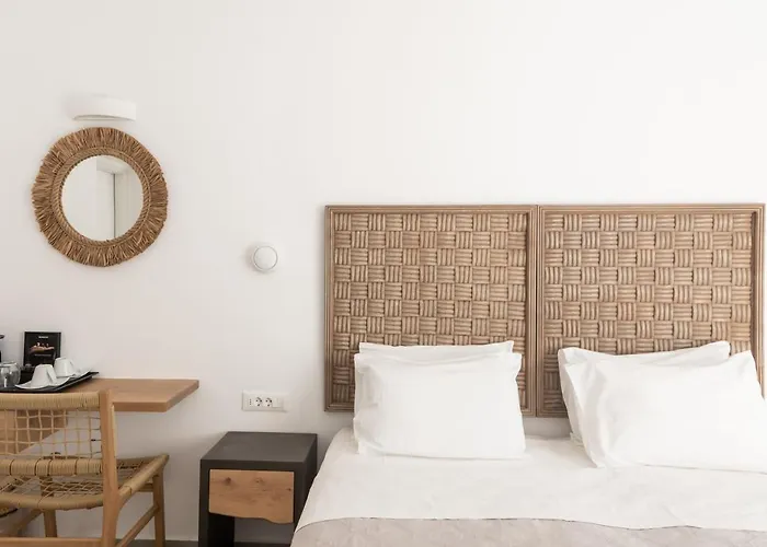 Super Paradise Hotel