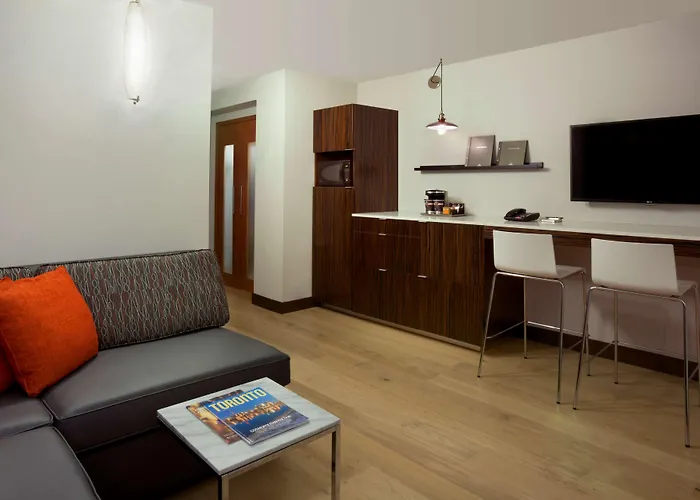 Hilton Toronto Airport Hotel & Suites