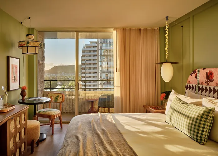 Wayfinder Waikiki - Voted Top 10 Best Hotels In Hawaii!