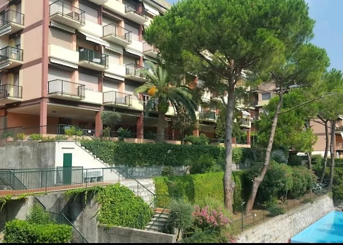 Camera privata nell'appartamento in zona residenziale con 2 piscine Rapallo