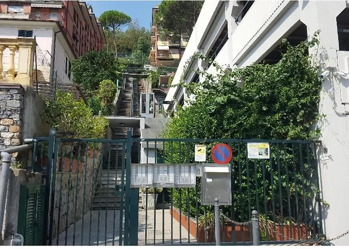 Camera privata nell'appartamento in zona residenziale con 2 piscine Rapallo