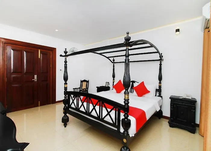 Hotel Queensbury Malabe