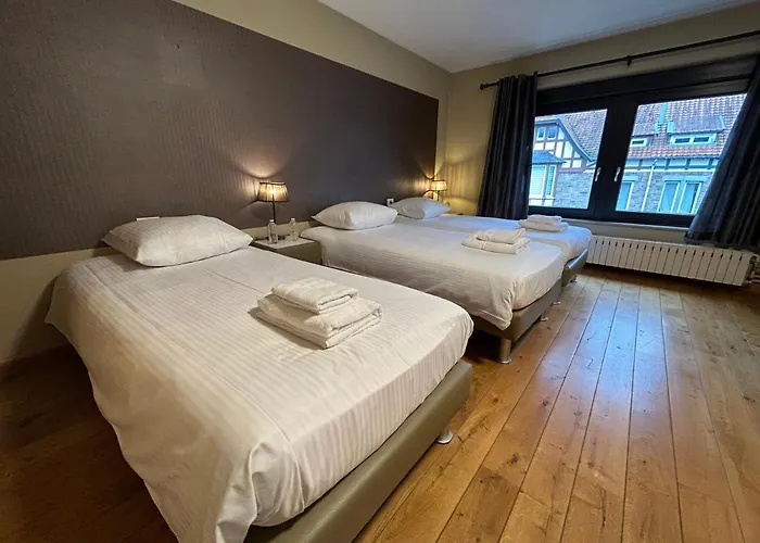 Race & Rooms