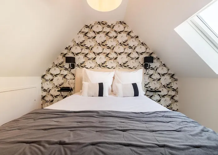 Hotel Echappee En Baie - Chambres Climatisees -Parking Prive Gratuit Dont Forfaits Bornes Electriques Reservable