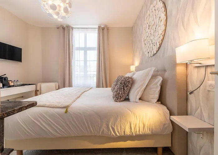 Hôtel Échappée en Baie - Chambres climatisées -Parking privé gratuit dont forfaits bornes électriques réservable