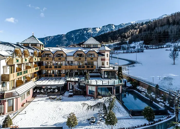 Tevini Dolomites Charming Hotel Commezzadura