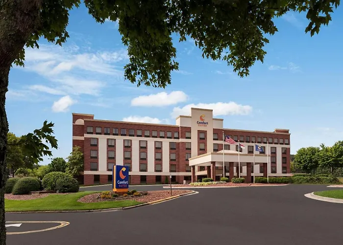 Comfort Suites Outlet Center