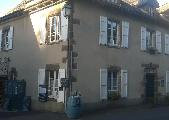 Bed and Breakfast Chambre d'Hôtes La Maison de Barrouze à Salers
