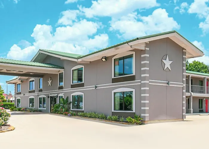 Scottish Inns & Suites - Woodlands Mall