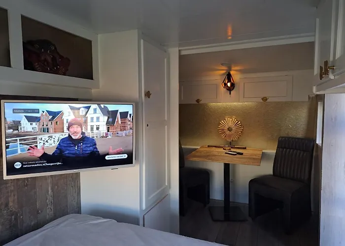 Bnbheerhugowaard Wooden