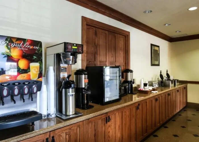 Mountain Inn & Suites Airport - Hendersonville