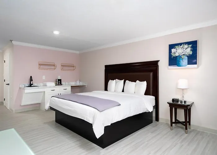 Bella Vista Hotel & Suites