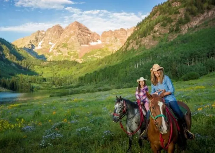 Aspen Downtown Luxury: 3-Bedroom with Pool, Hot Tubs & Game Room