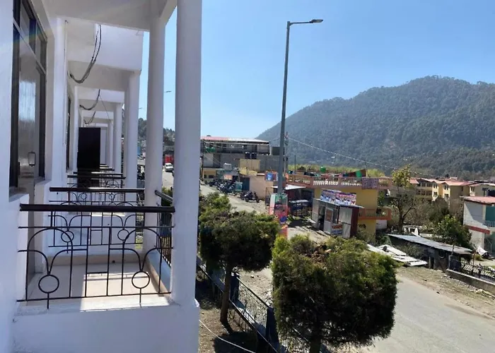 Goroomgo Kanara Hotel Bhimtal - Parking Facilities - Excellent Service