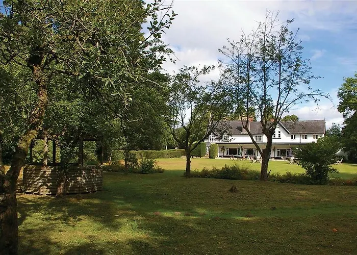 Cross Lanes Hotel