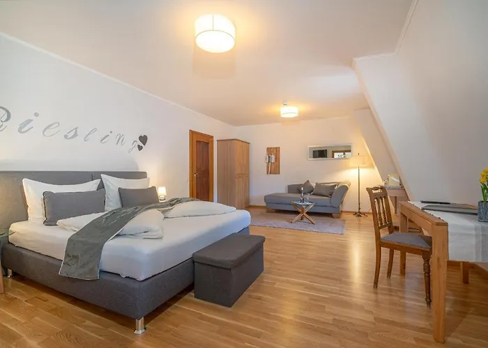 Hotel- Weingut- Moselloreley