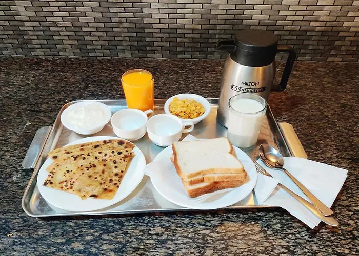 Goroomgo Kanara Hotel Bhimtal - Parking Facilities - Excellent Service