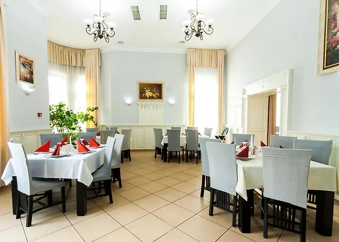 Astoria Hotel & Restaurant