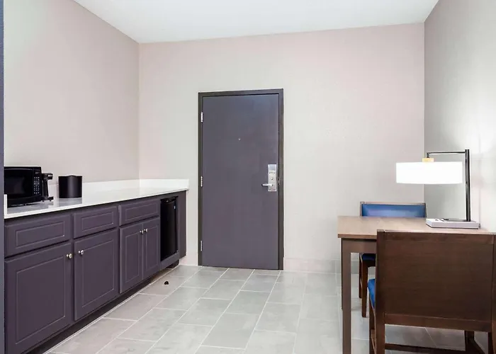 La Quinta Inn & Suites By Wyndham Augusta Fort Eisenhower