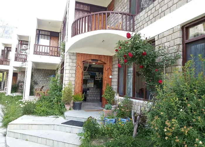 Hotel Tourist 10 Minutes Walking Distance From The Mall