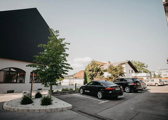 Hotel Pok Garni