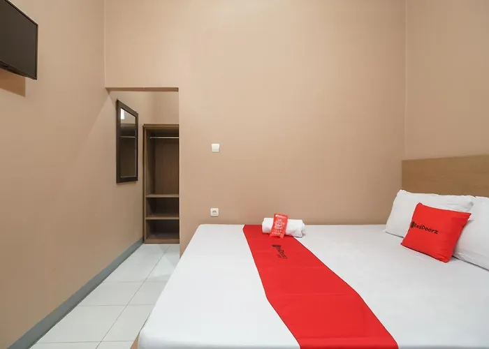 Reddoorz Syariah Near Siloam Hospitals Bulak Kapal