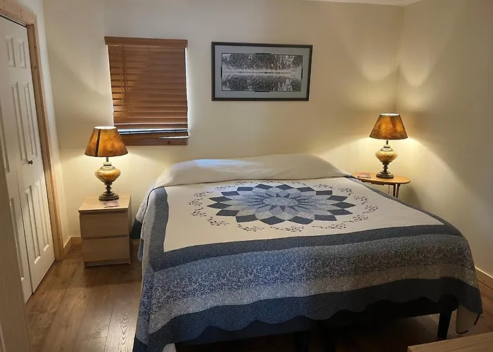 Creekside Downtown Vacation Suites, Only Adults 25 Or Older