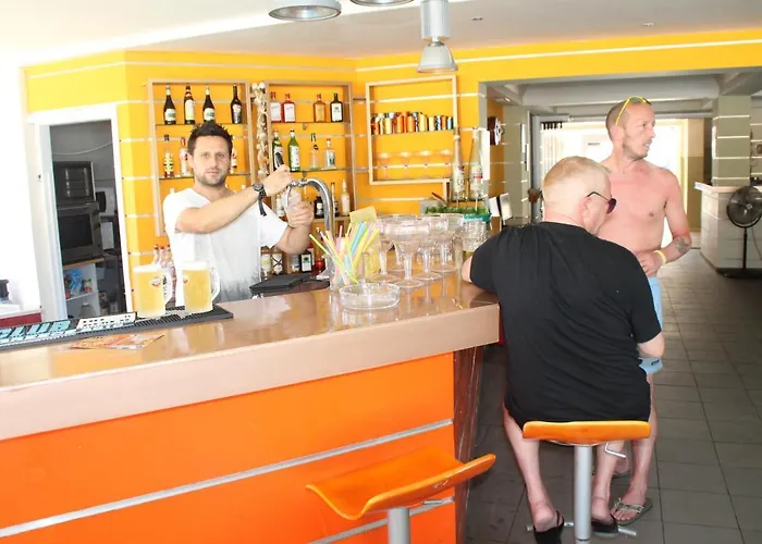 Kavos Central