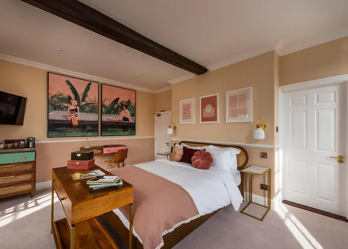 The George Hotel