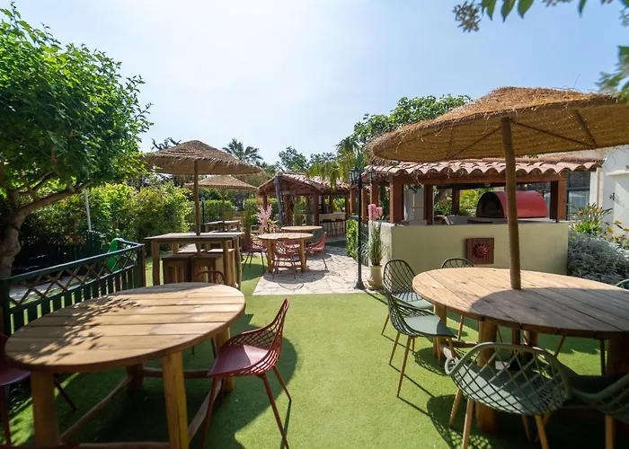 Gîte Imagine Roussillon Résidence Privée avec Piscine - 8 personnes