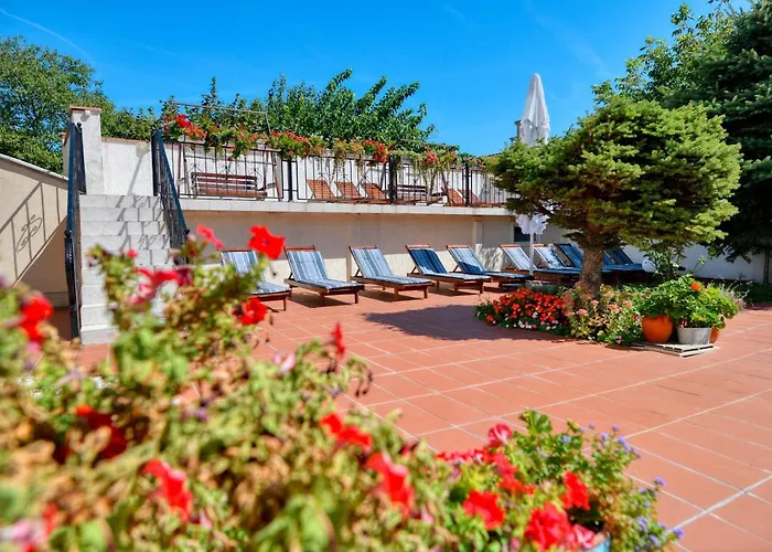 Alekta Hotel - Free Parking