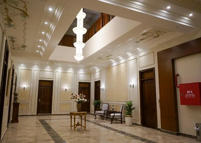 Savoy Hotel Elminya
