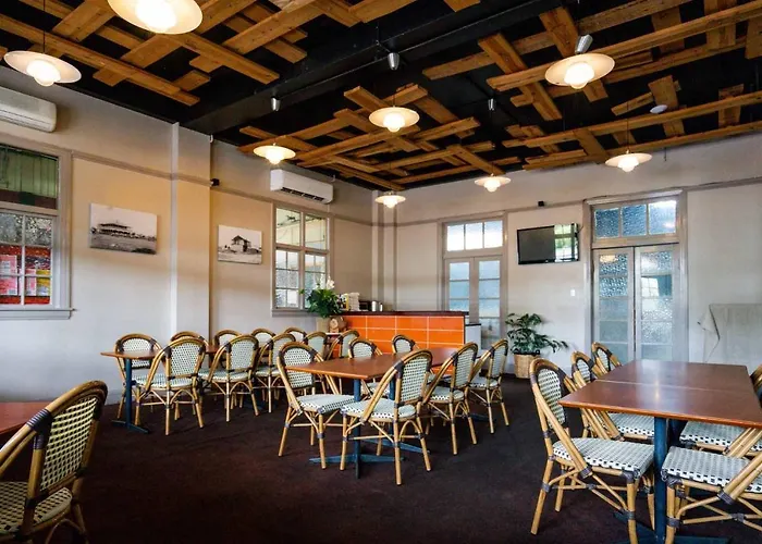 Commercial Hotel
