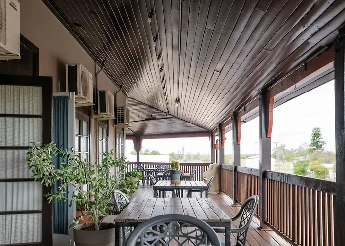 Commercial Hotel
