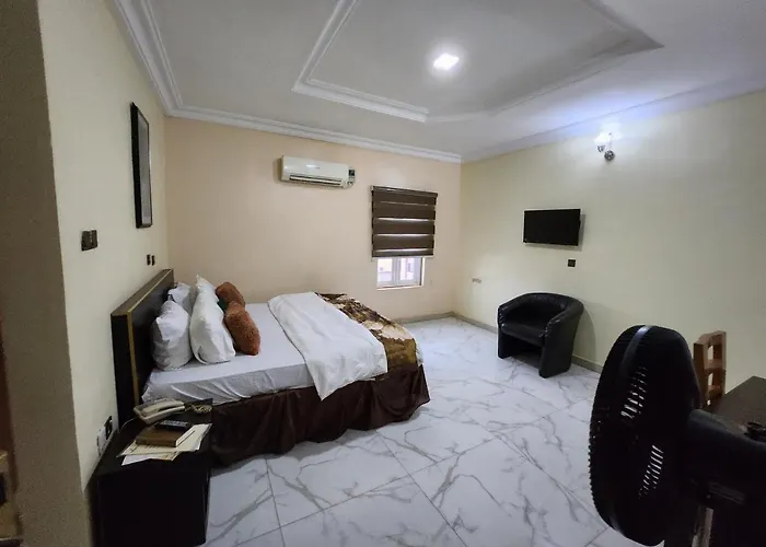 Nue-Crest Hotels & Suites