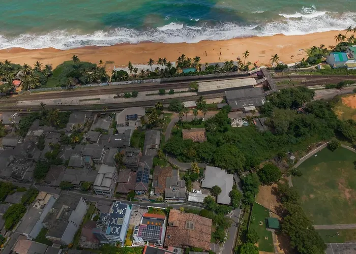 Beverly Suites Mount Lavinia