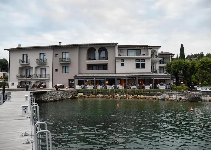 Bella Hotel & Restaurant With Private Dock For Mooring Boats