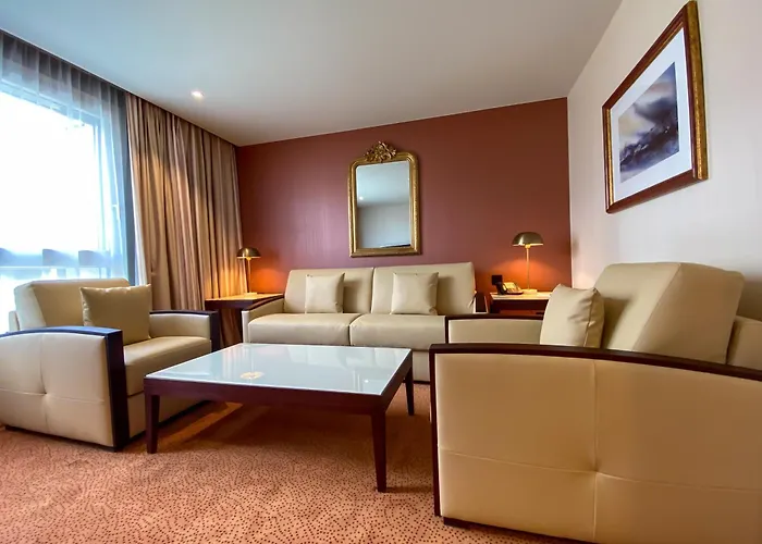 Nash Airport Hotel