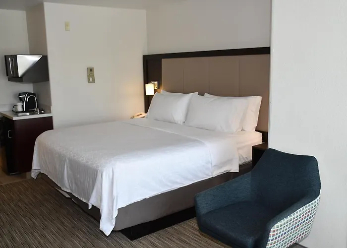 Holiday Inn Express & Suites Evanston By Ihg