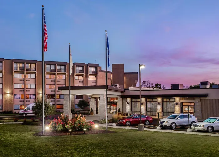 Crowne Plaza Milwaukee Airport By Ihg Hotel