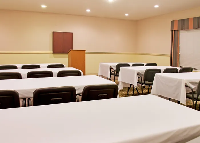 Holiday Inn Express Hotel & Suites Livingston