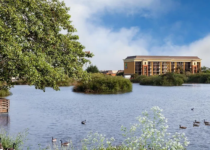 Holiday Inn Express At Monterey Bay By Ihg Seaside