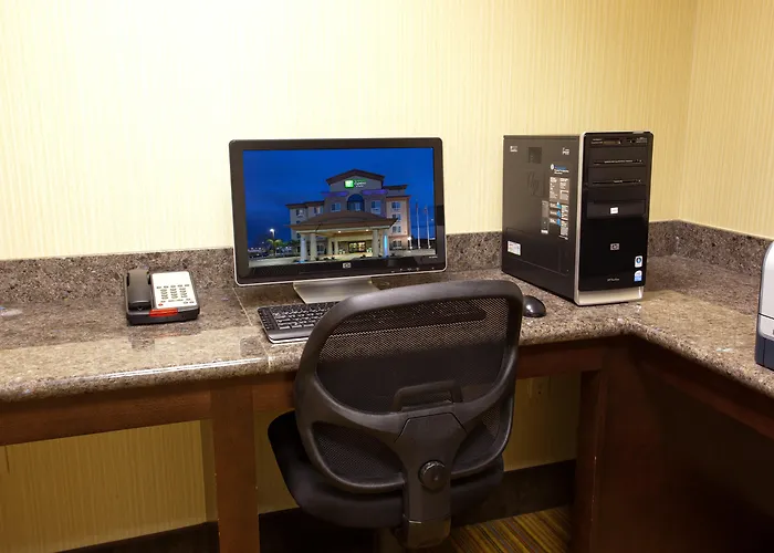 Holiday Inn Express Fresno South By Ihg