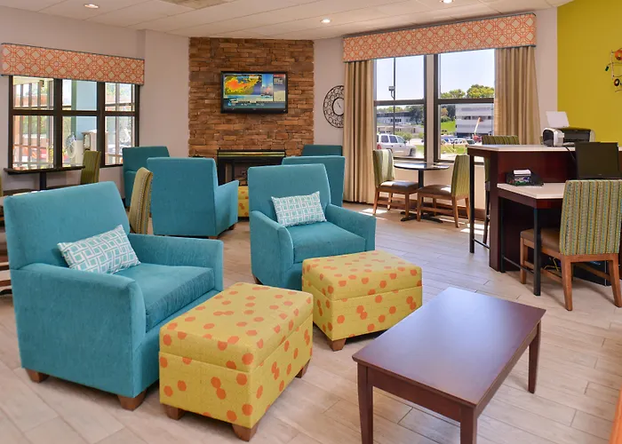 Holiday Inn Express & Suites Central Omaha By Ihg