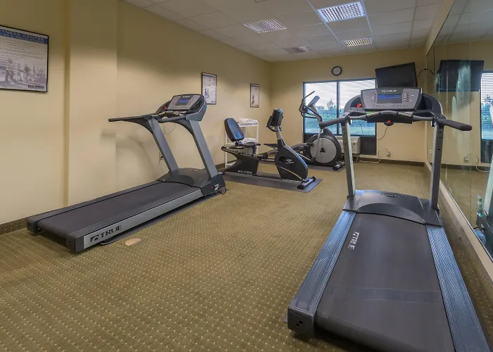 Holiday Inn Express & Suites Lexington North West-The Vineyard By Ihg