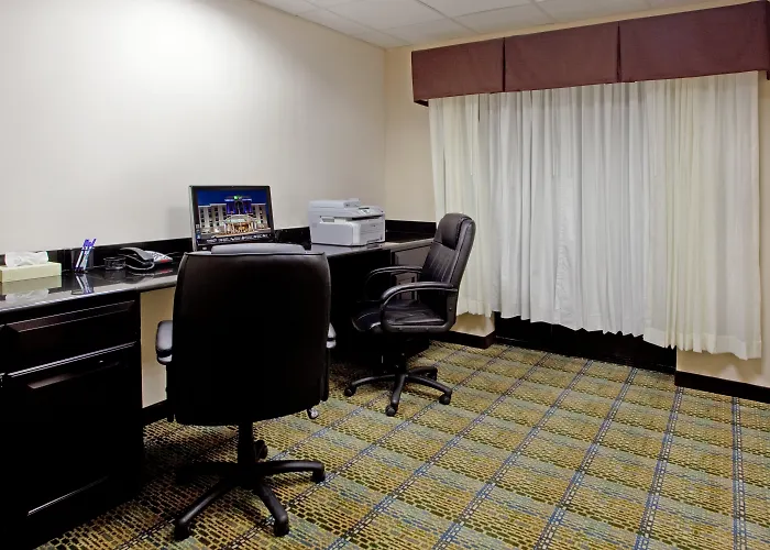 Holiday Inn Express & Suites Hope Mills-Fayetteville Airport By Ihg
